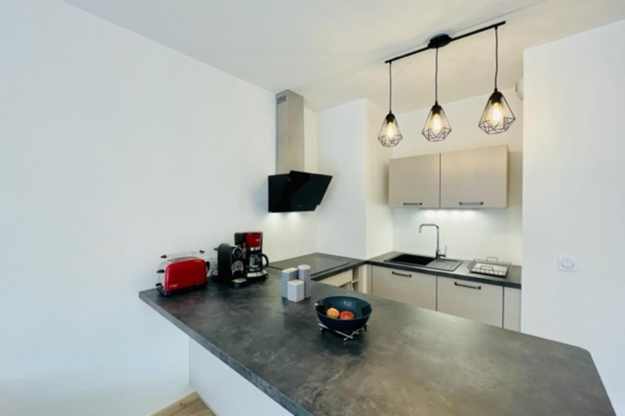 라로셸 Charming New Flat With Balcony 아파트 외부 사진